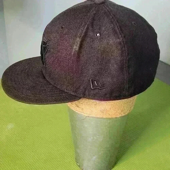 New Era Men's 59Fifty black on black San Jose sharks cap size 7 3/8 - Picture 4 of 9